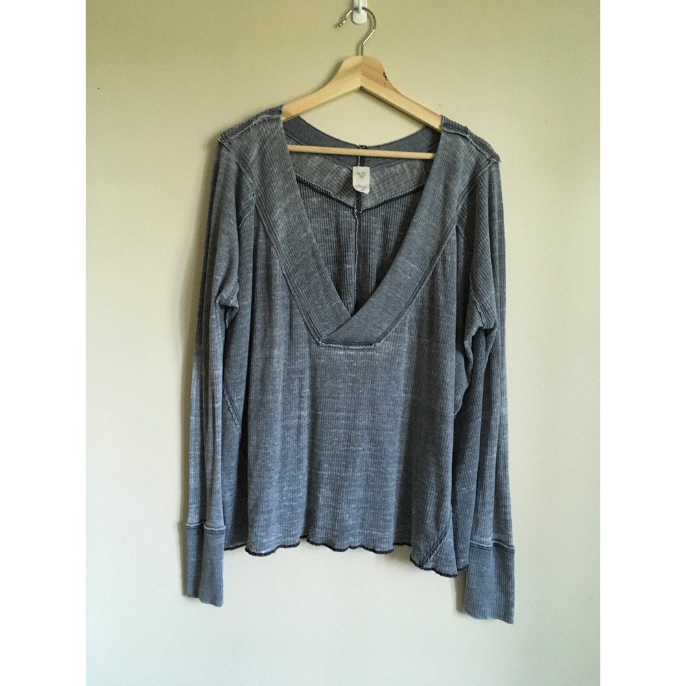 We The Free Free People Gray burnout Ribbed Vneck lightweight Top Oversized M